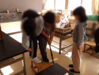 ４年生の図工の様子