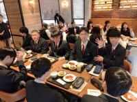 みんな揃って朝ご飯。