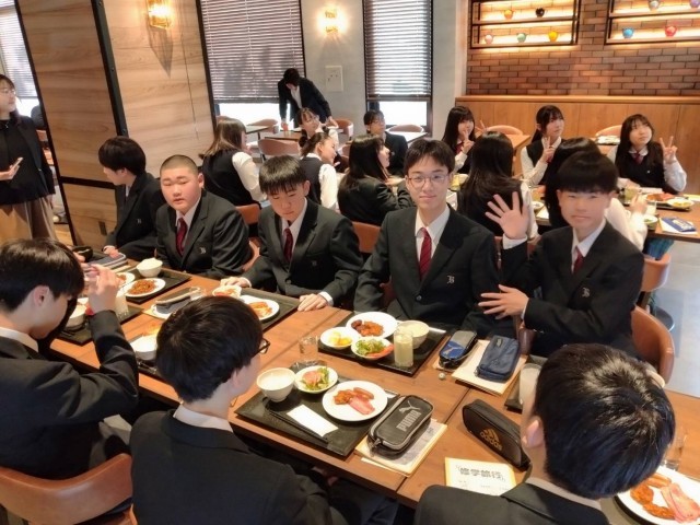 みんな揃って朝ご飯。