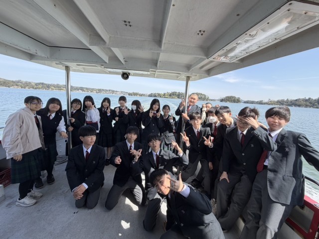 宇美をバックにハイポーズ