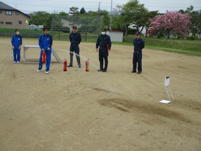 消火器をもって