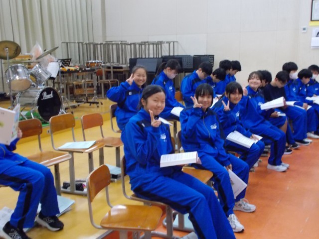 合唱練習中のつかの間の休憩