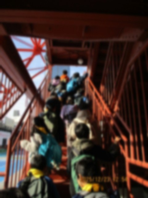 東京タワー、階段でのぼります。