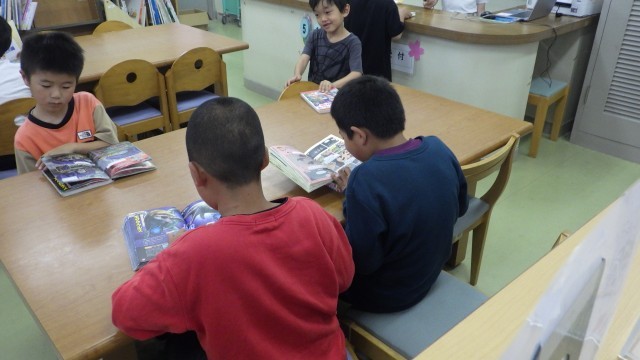 ３年生は落ち着いて読書