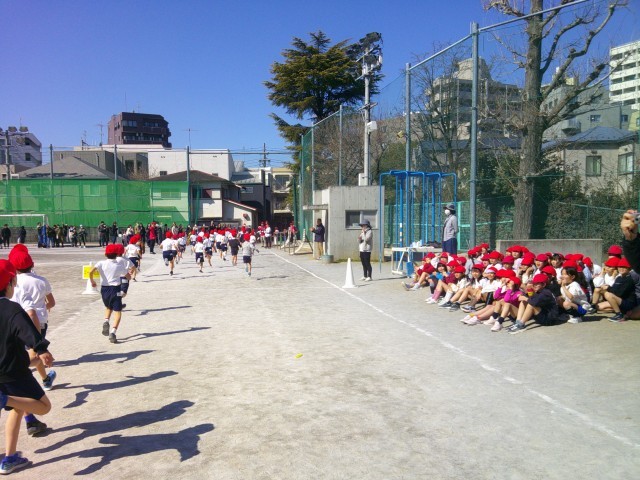 西門から外へ！