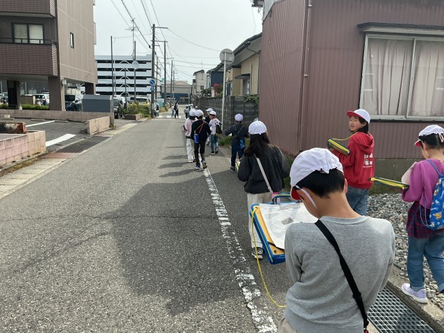 ここは道がせまいな〜