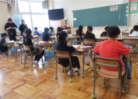 黙読する姿