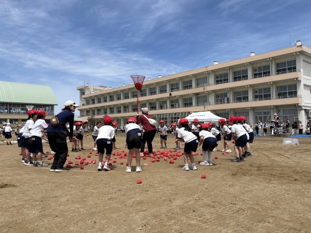 ダンシング玉入れ