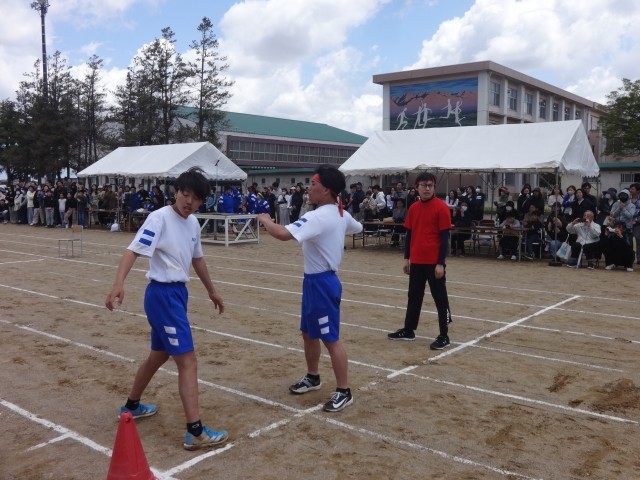 学級対抗リレー　緊張の面持ち