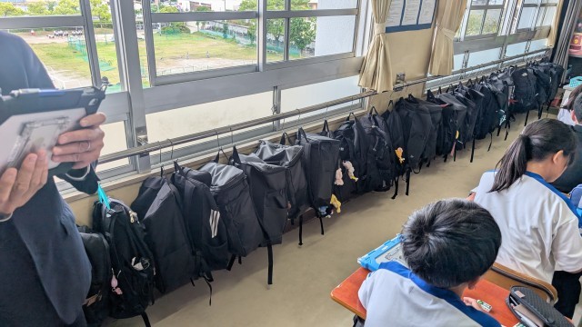 校内を見回り現状把握