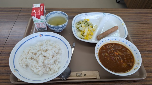 最後に給食を頂きました。