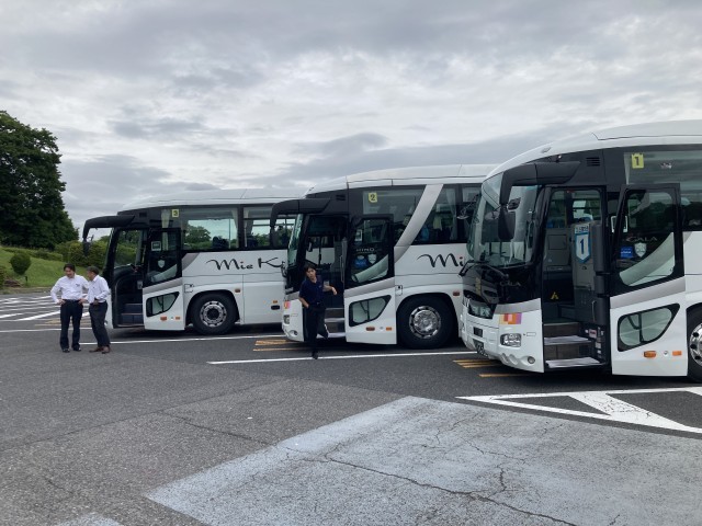安濃SAに定刻通りつきました。トイレ休憩です。