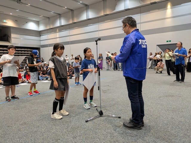 個人戦優勝者には、日本オセロ連盟より、公認三級の証が授与されました。