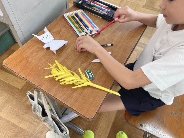 すすきは画用紙をくるくるちょきちょきと