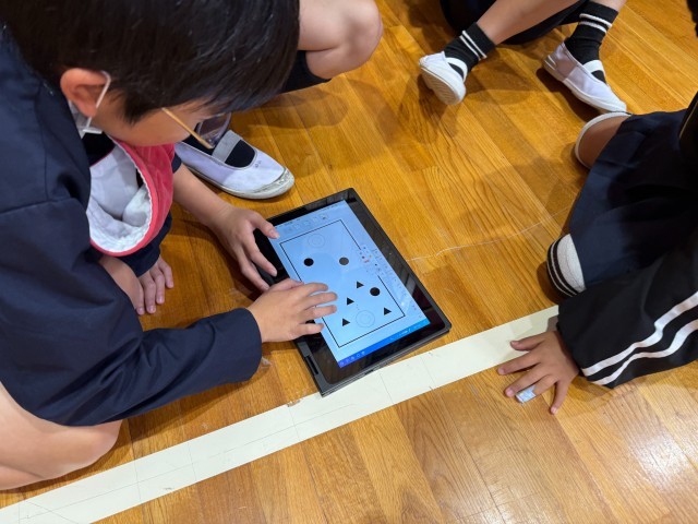 セストボールの作戦を考え共有中