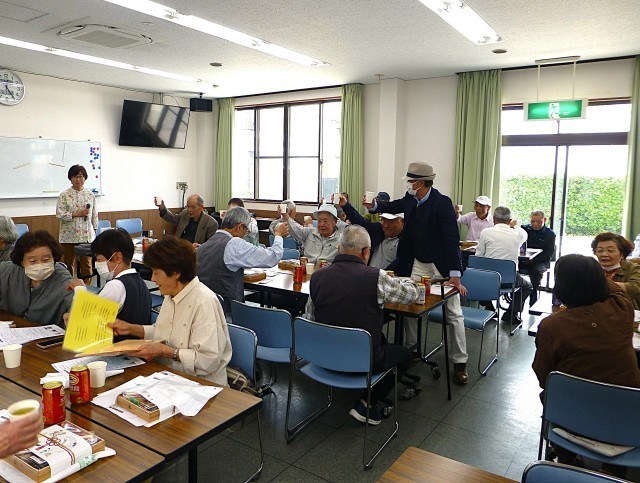 会員さんと会の発展を祈って”乾杯”