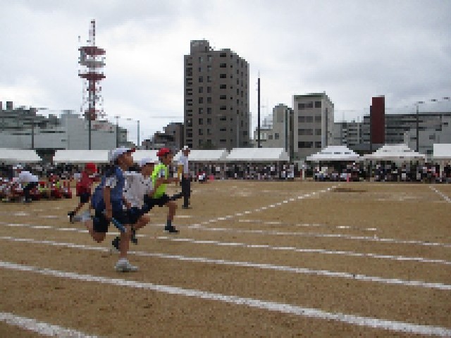 3年生～6年生　紅白対抗リレー